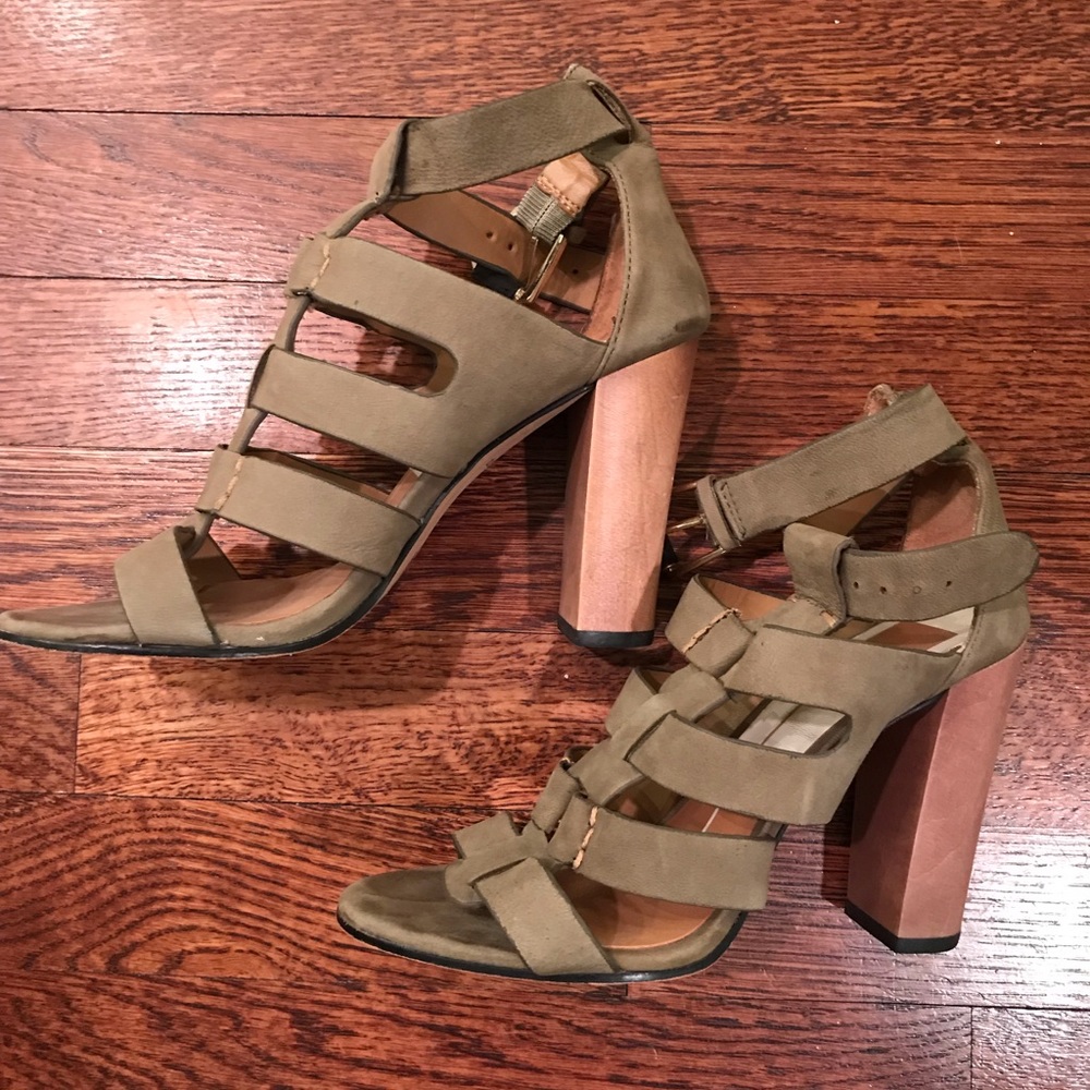 Dolce Vita suede sandals - size 6